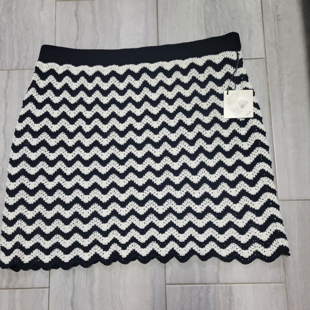 AVA & VIV Black and Ivory Knitted Polyester Mini Skirt Size 3X